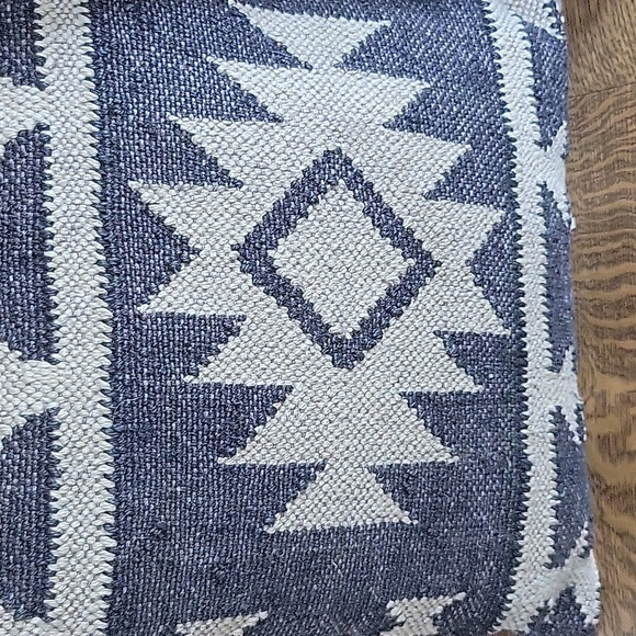 Rustic textured aztec pattern decorative pillow cases - Picture 3 of 5